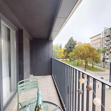 Apartment Kurkowa 14 By The River - 900 Steps To Market *